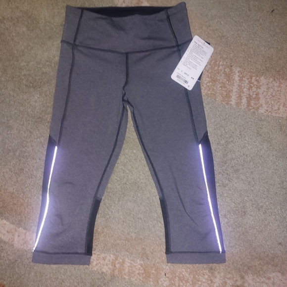 NWT Gear Up Crop 6 - Picture 4 of 6